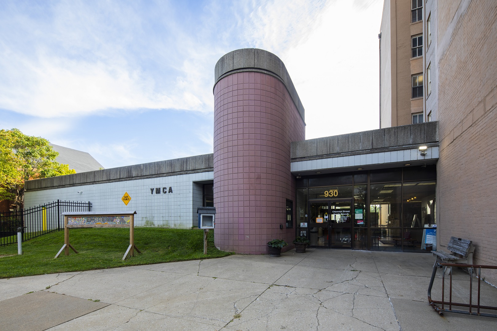 YMCA Louisville Chestnut Street branch entrance YMCA Louisville Chestnut Street branch entrance