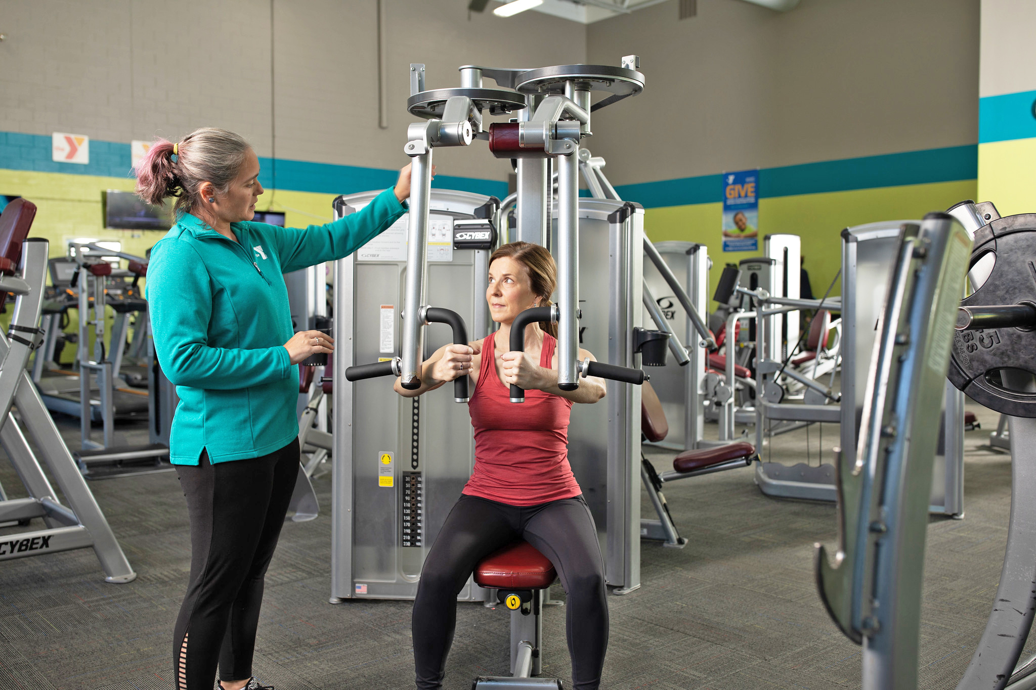 YMCA Healthy Living coach working with a client YMCA Healthy Living coach working with a client